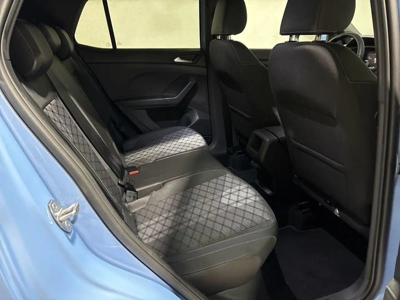 Volkswagen T-Cross 1.0 TSI R-Line Aut. 85kW — معرض صور السيارة 6