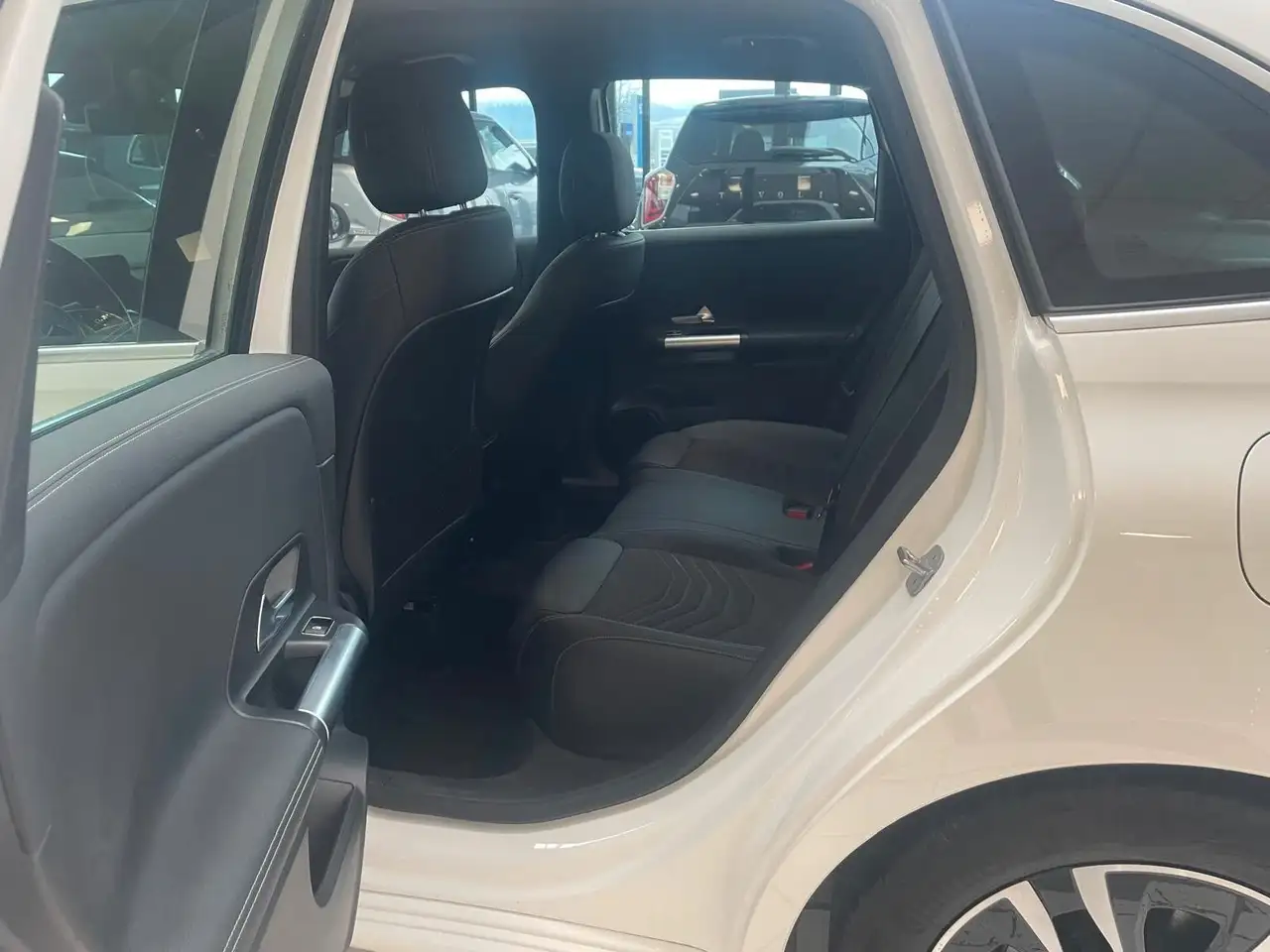 Mercedes-Benz B 180 Progressive Line Advanced *AHK — Vehicle gallery 13