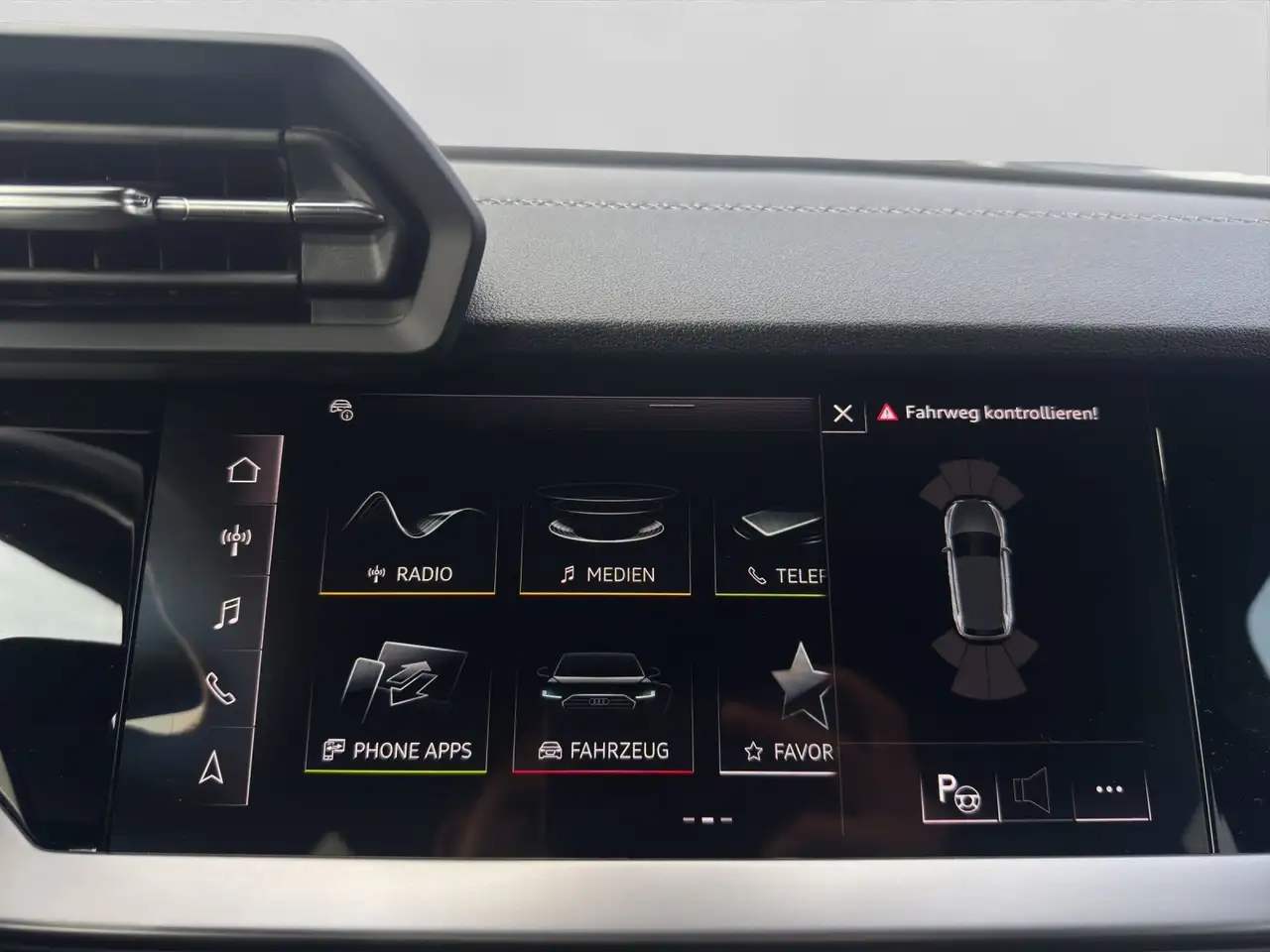 Audi A3 40 TFSIe 2x S LINE LM18 AHK LED — Vehicle gallery 15