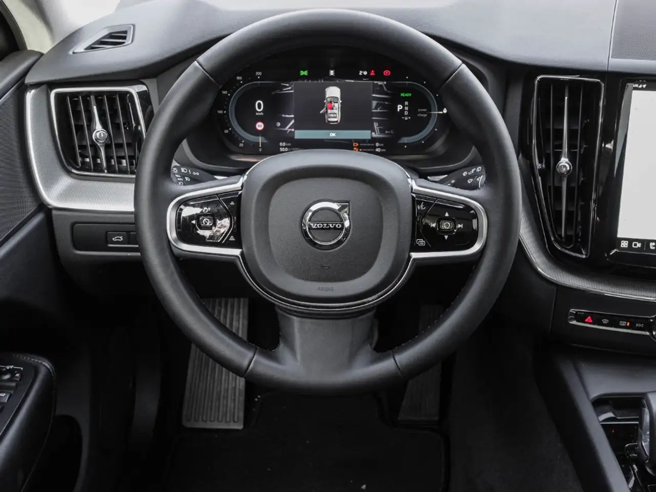 Volvo XC60 Plus Bright Recharge Plug-In Hybrid AWD T8 Twin En — Vehicle gallery 8