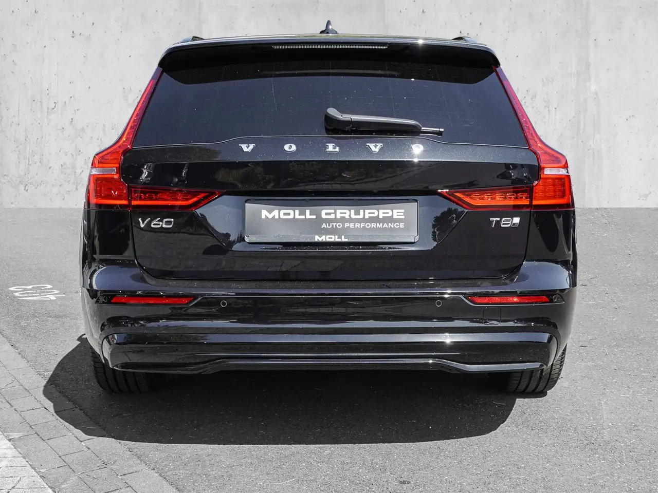 Volvo V60 T8 AWD Plus Dark Plug-in Hybrid AHK STANDHZG — Galerie du véhicule 4