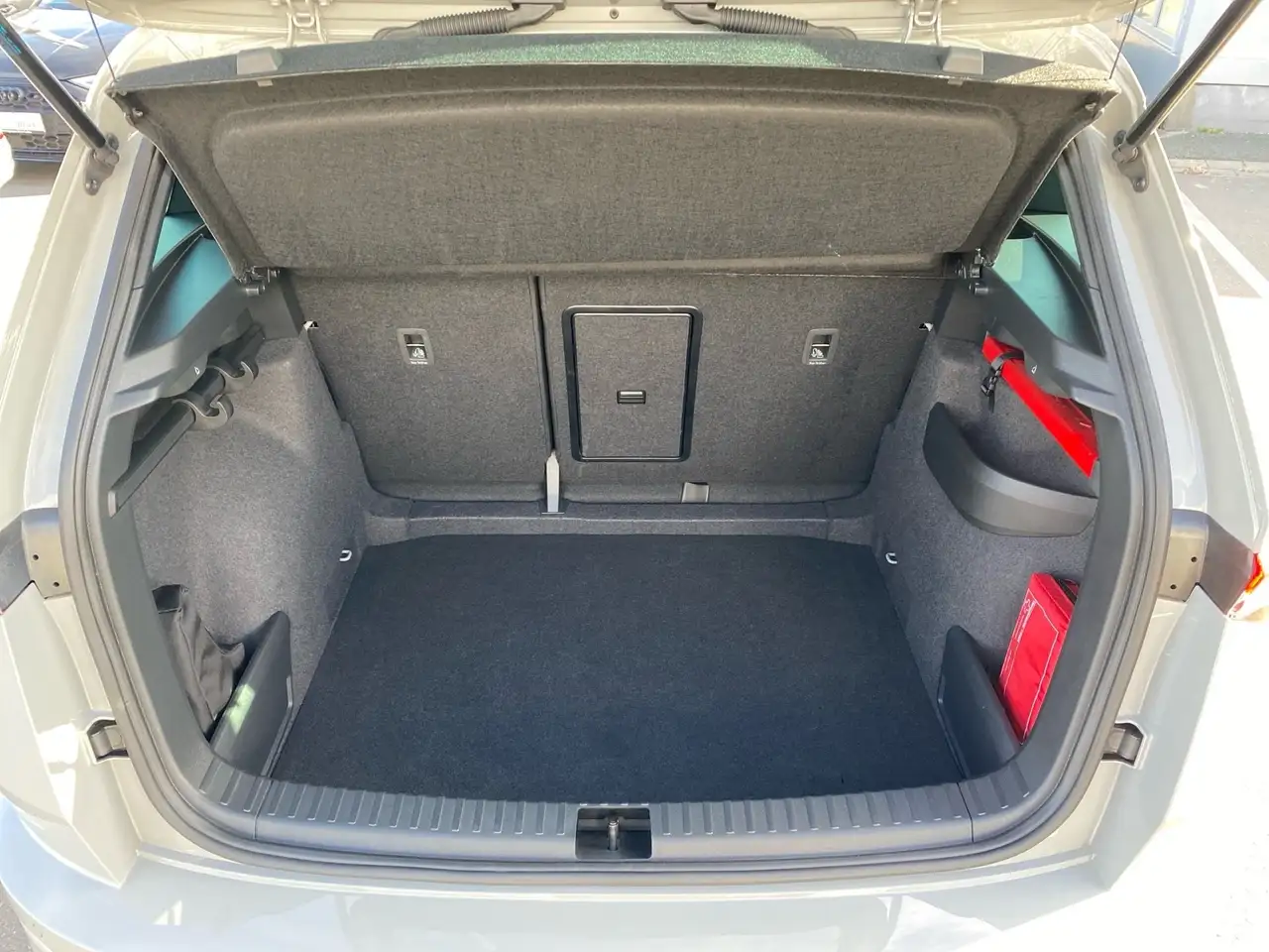 Skoda Karoq 2.0 TSI Sportline 4x4 DSG Sport-Paket Matrix — معرض صور السيارة 15