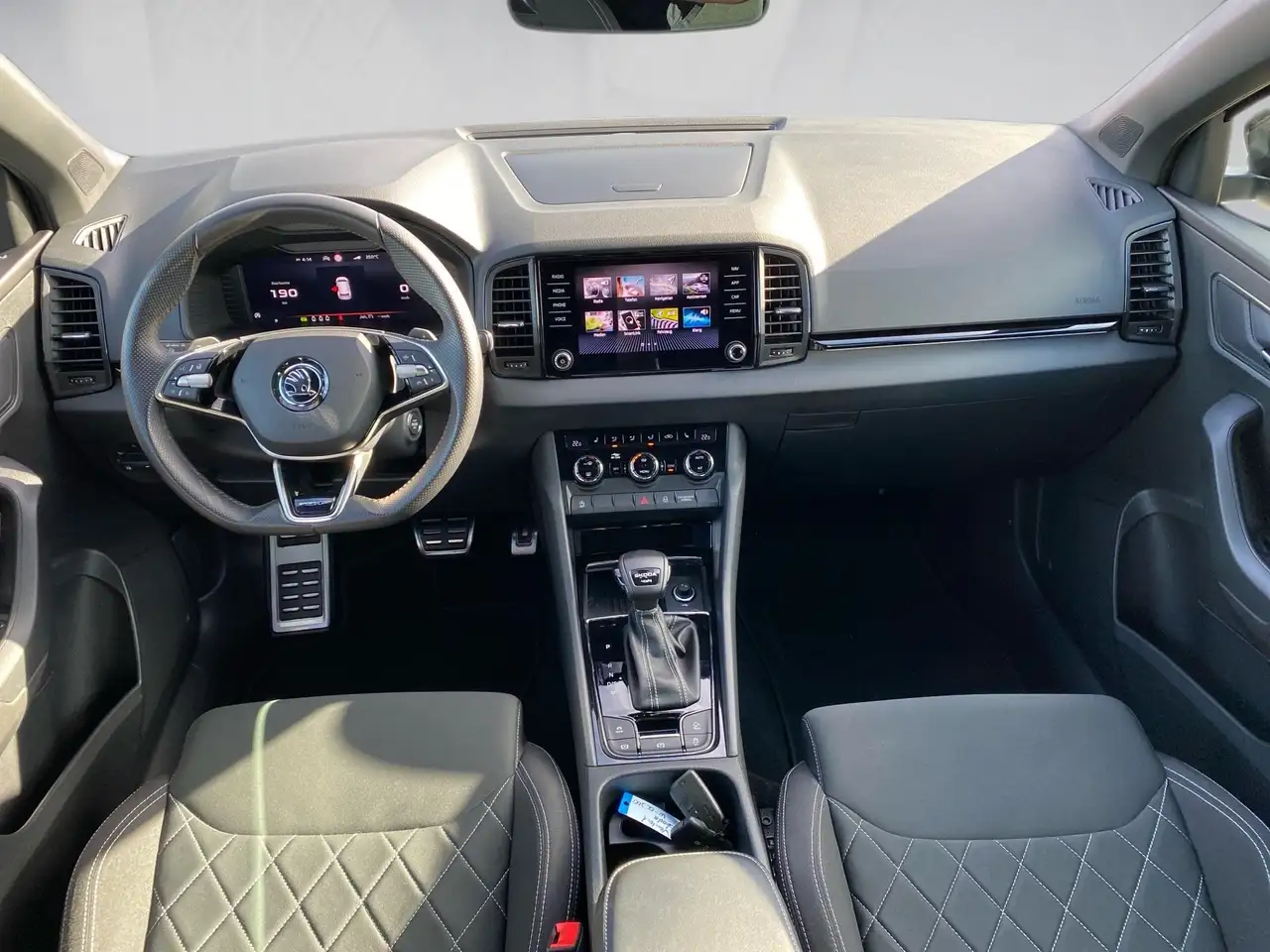 Skoda Karoq 2.0 TSI Sportline 4x4 DSG Sport-Paket Matrix — معرض صور السيارة 19