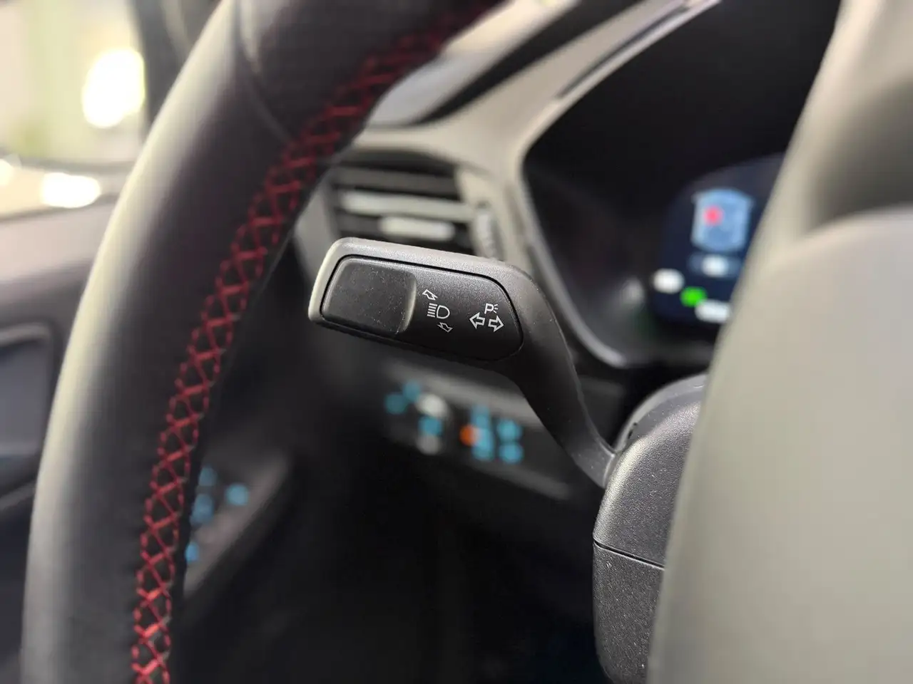 Ford Kuga 1.5 ST-Line X Automatik Pano|AHK|1.Hand — Galería del vehículo 30