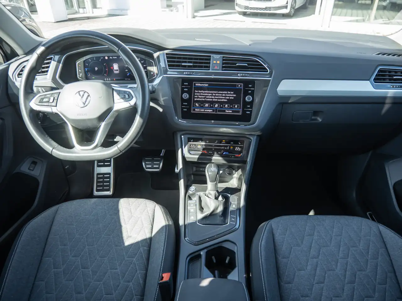 Volkswagen Tiguan 1.5 TSI Move NAVI AHK ACC FACEL. LED — معرض صور السيارة 6