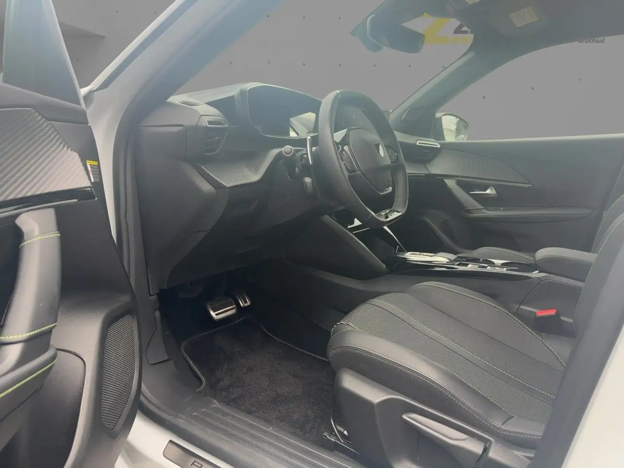 Peugeot 2008 1.2 PureTech 130 GT Kamera 360 Grad Navi LED — معرض صور السيارة 7