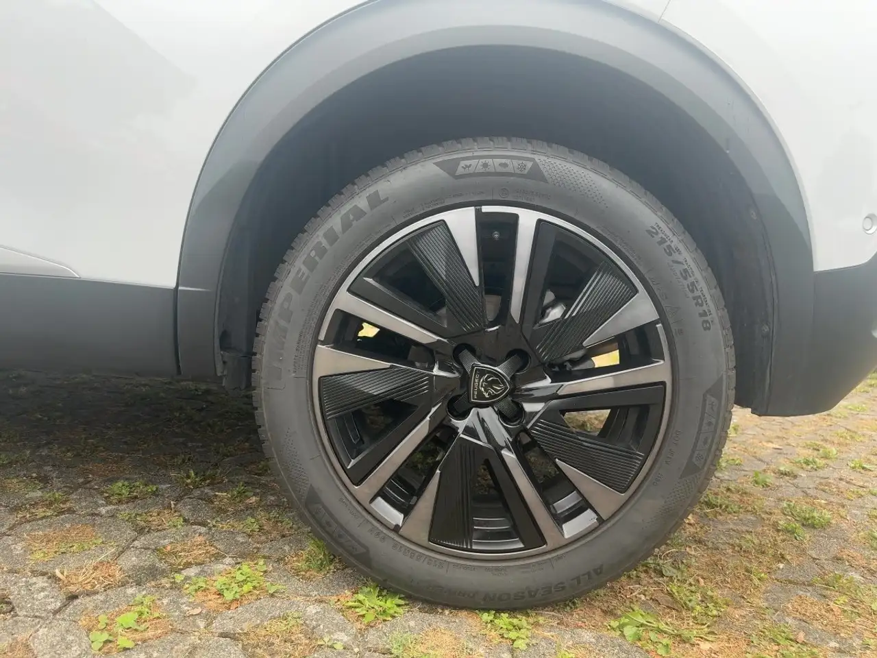 Peugeot 2008 1.2 PureTech 130 GT Kamera 360 Grad Navi LED — معرض صور السيارة 12