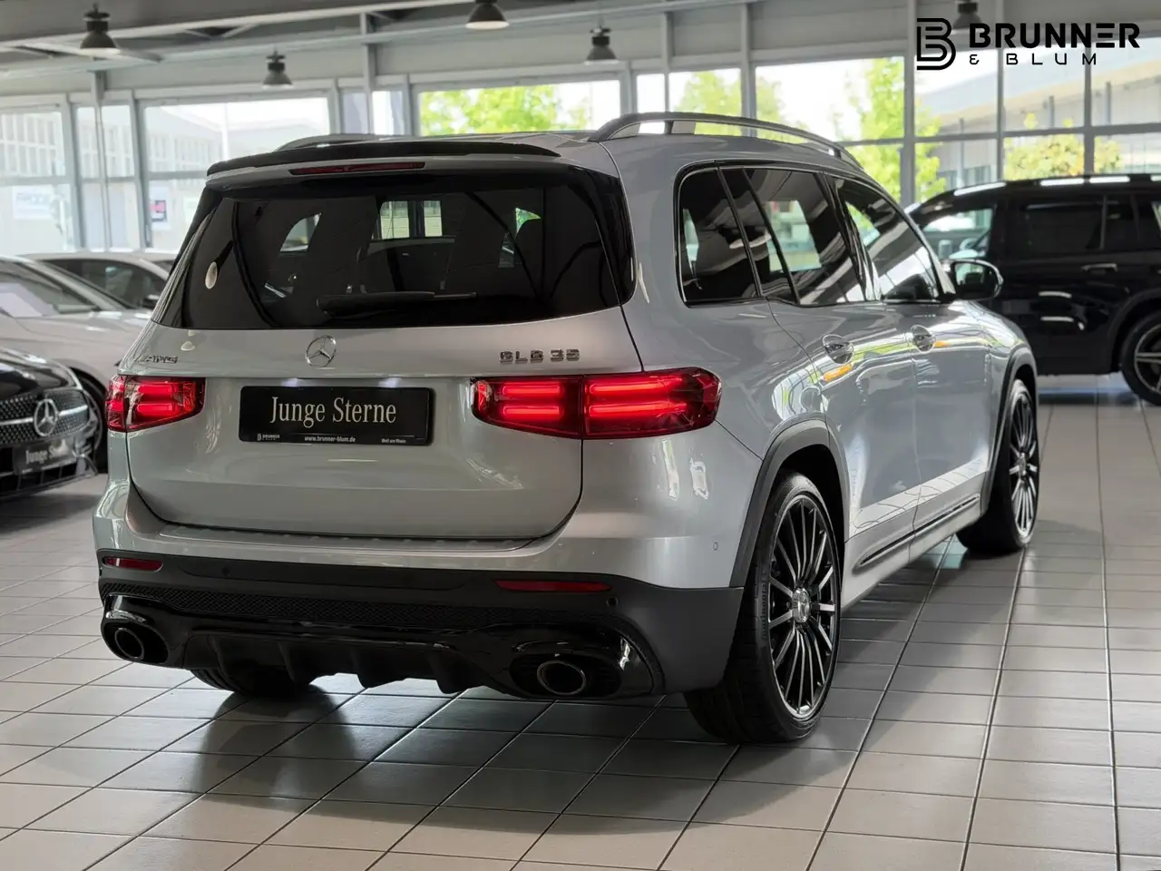 Mercedes-Benz GLB 35 AMG GLB 35 4M Premium+Panodach,Night,Memory,HUD,360° — Vehicle gallery 4
