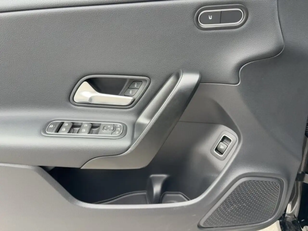 Mercedes-Benz CLA 180 CLA 180 Coupé Advanced AHK LED KameraNaviPremium — Galería del vehículo 11