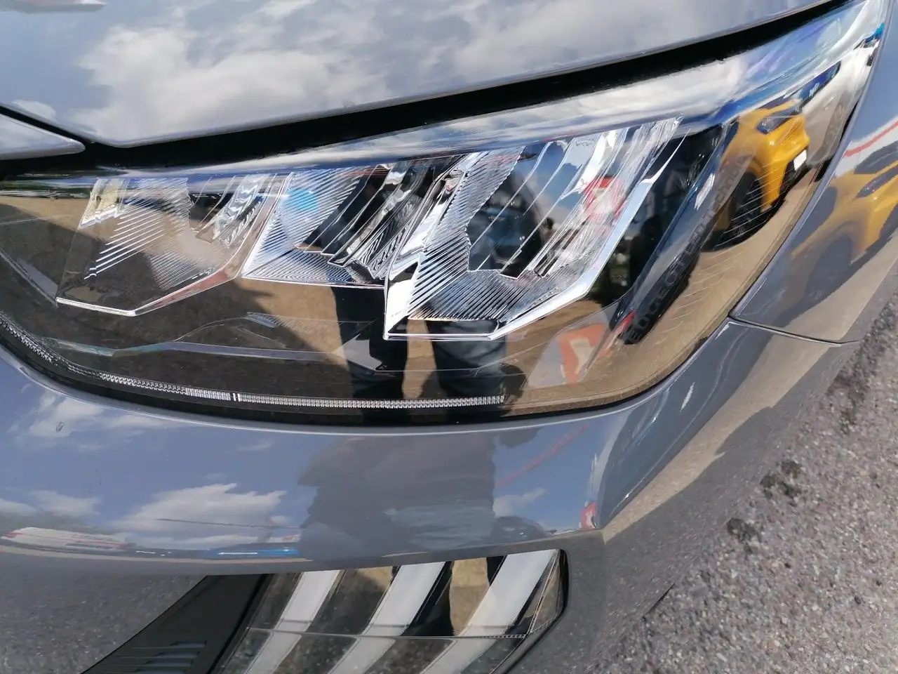 Peugeot 208 1.2 PureTech 100 Active Sitzheiz. Facelift — Vehicle gallery 3