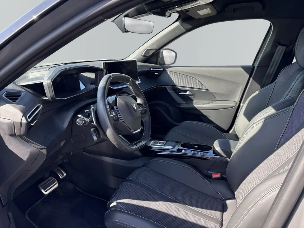 Peugeot 2008 GT Navi 360 Kamera LED Apple CarPlay Android Auto — معرض صور السيارة 8