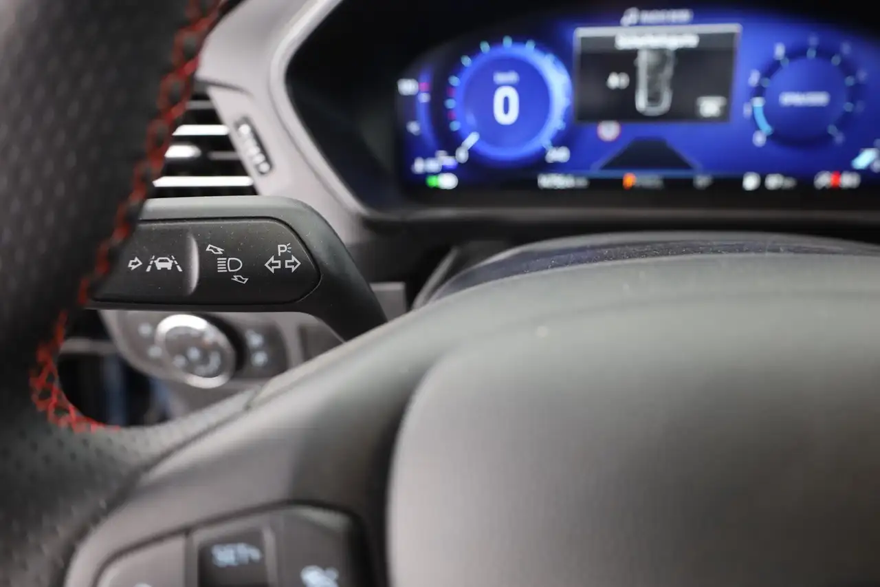 Ford Focus 1.0 EB ST-Line LED Navi Sitzheizung AHK — Vehicle gallery 20