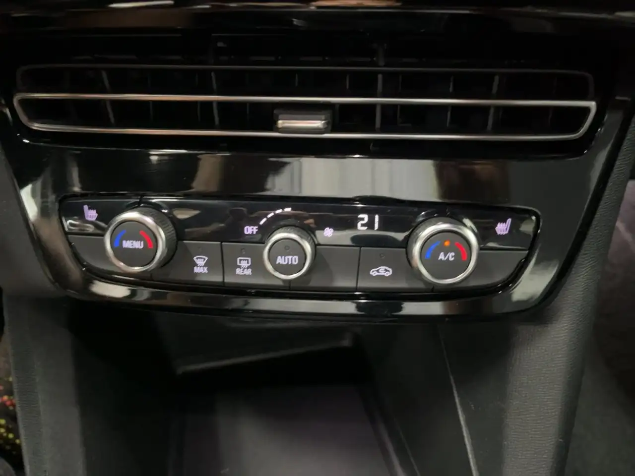 Opel Mokka 1.2 GS Line MatrixLED/KlimaA/SHZ/LHZ/180° — معرض صور السيارة 20