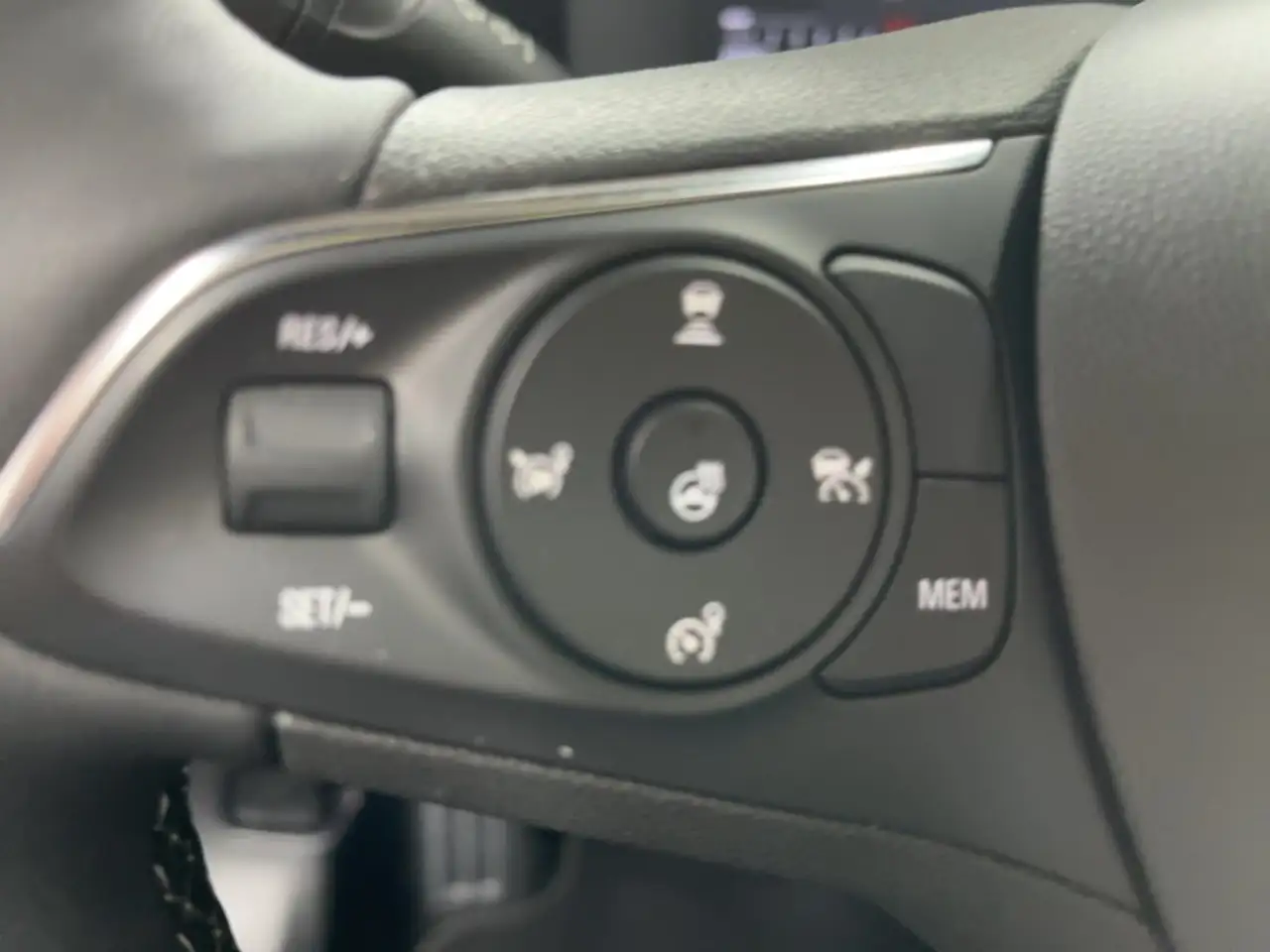 Opel Mokka 1.2 GS Line MatrixLED/KlimaA/SHZ/LHZ/180° — معرض صور السيارة 16