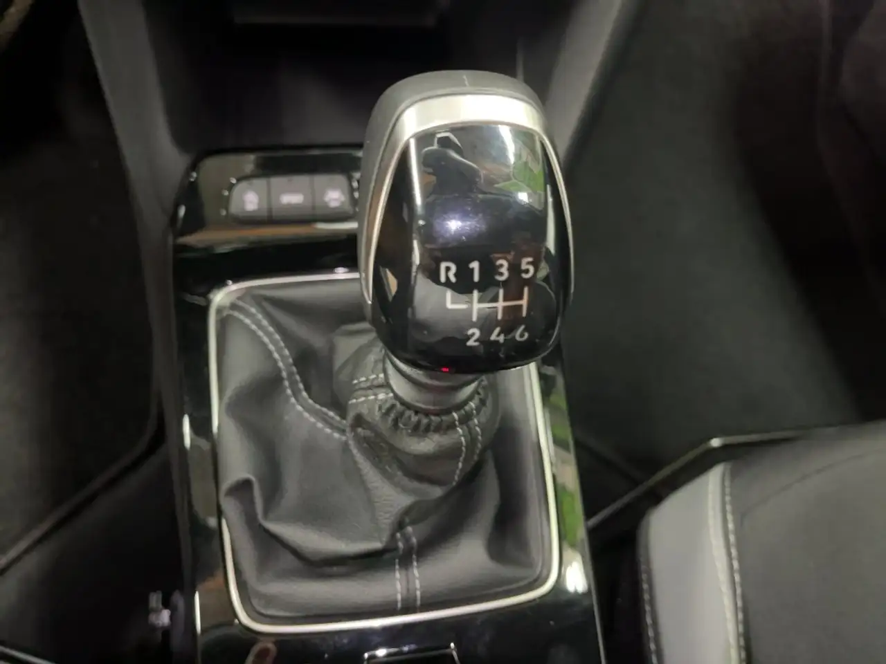 Opel Mokka 1.2 GS Line MatrixLED/KlimaA/SHZ/LHZ/180° — معرض صور السيارة 21