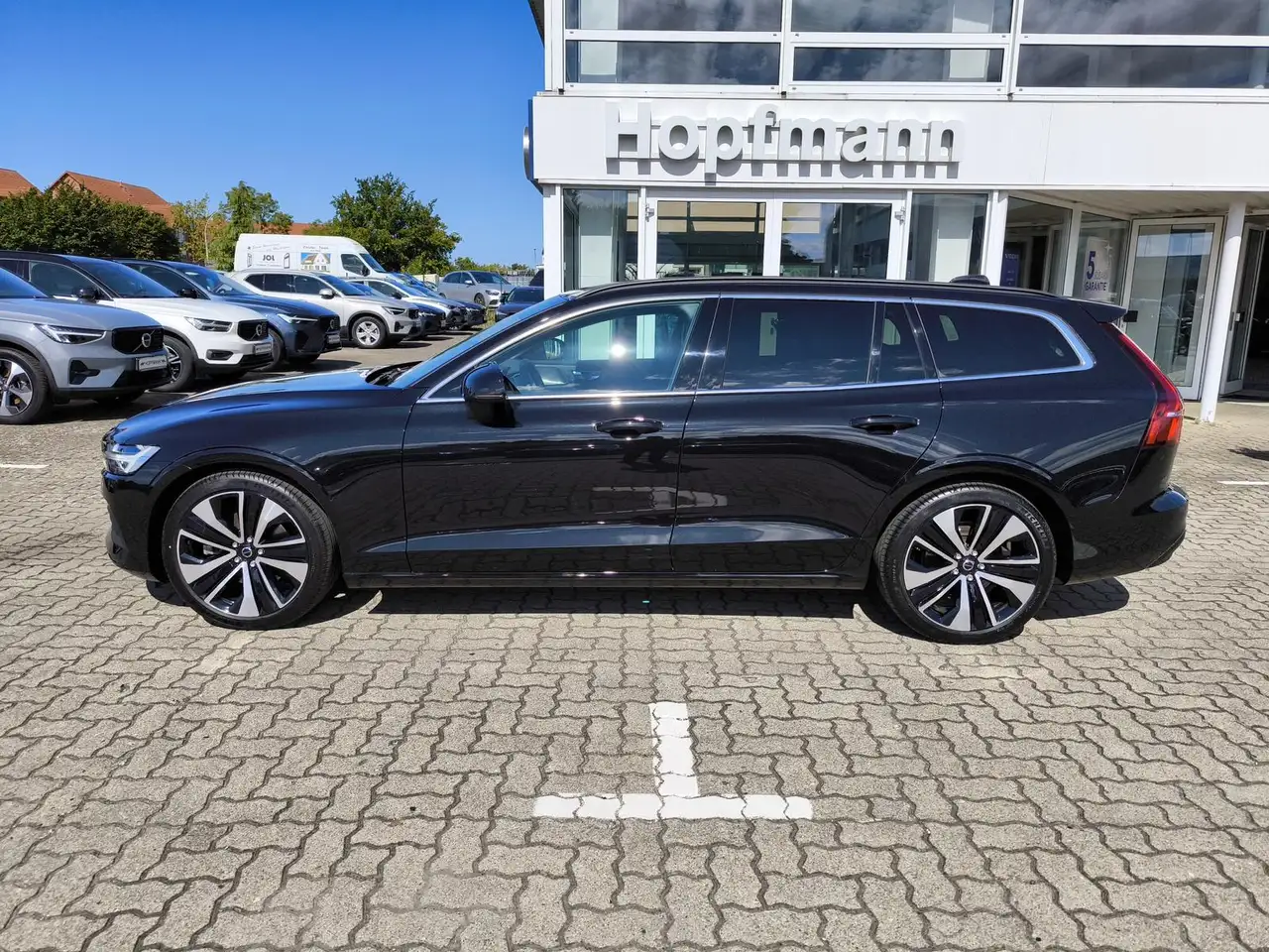 Volvo V60 B4 Benzin ACC BLIS Frontscheibenhzg — Vehicle gallery 2