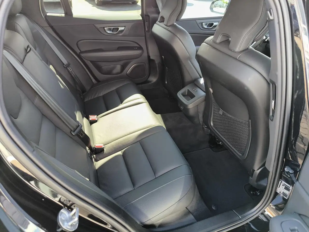 Volvo V60 B4 Benzin ACC BLIS Frontscheibenhzg — Vehicle gallery 10