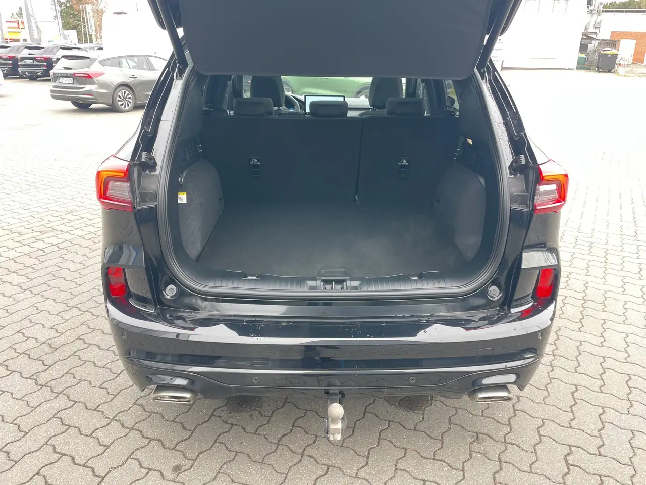 Ford Kuga ST-Line X Aut.*PANO*AHK*360GRAD*LED-MATRIX*NAVI*GR — معرض صور السيارة 29