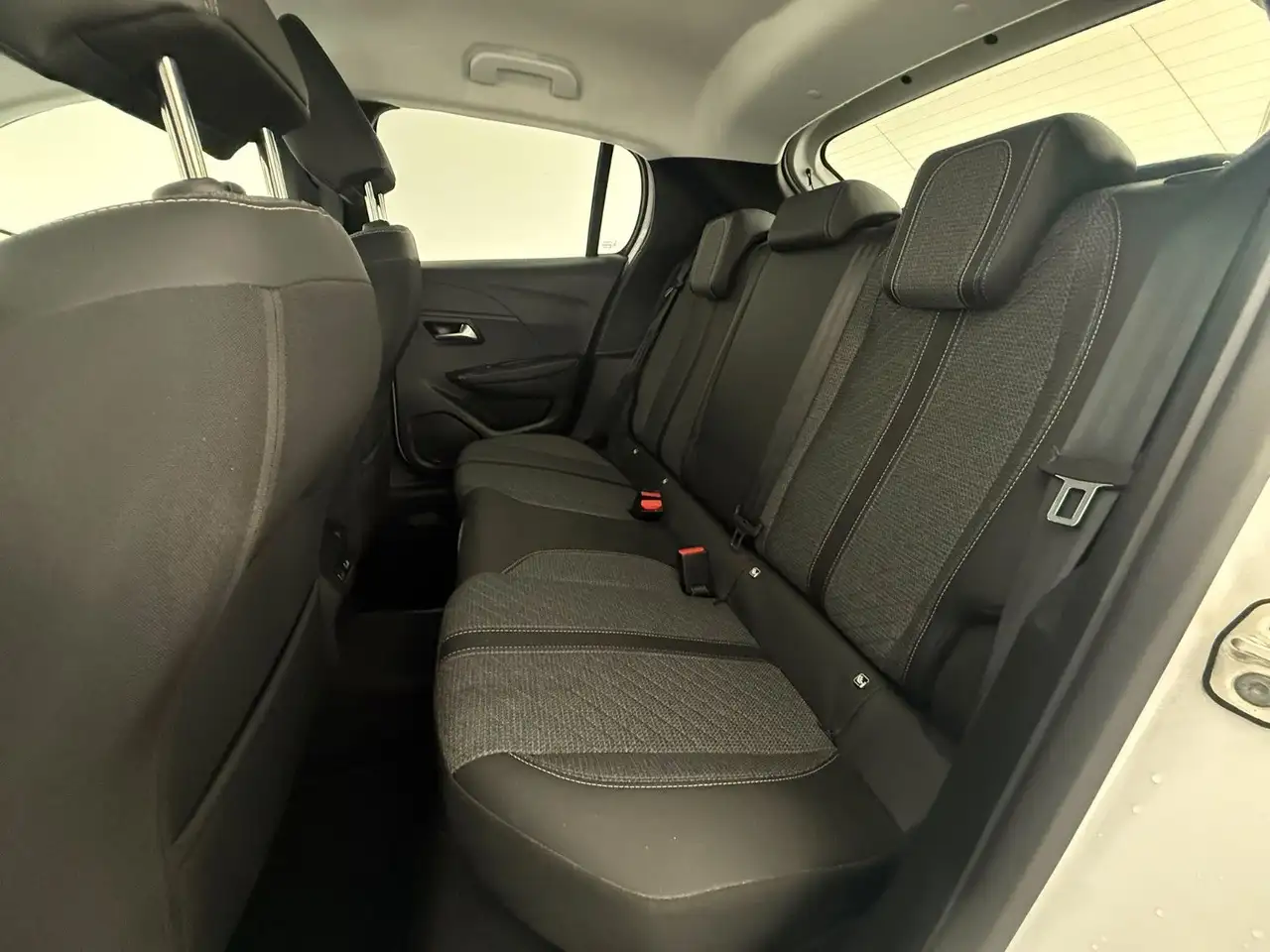 Peugeot 208 Allure 8-FACH Alu|NAVI|SHZ|Parksensoren|Garantie — معرض صور السيارة 8
