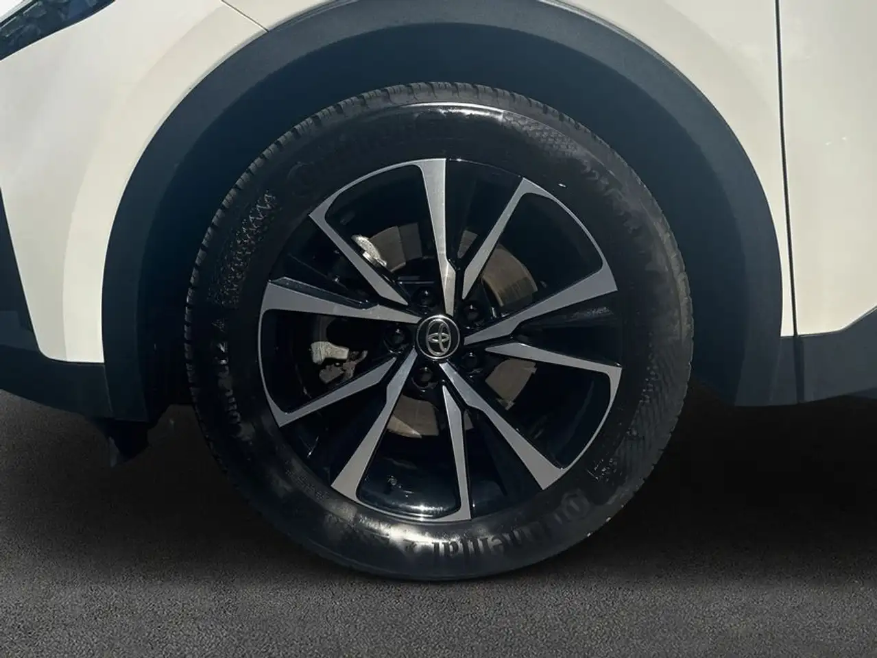 Toyota C-HR 2.0 Plug-in Team Deutschland Technik-Paket — Vehicle gallery 8
