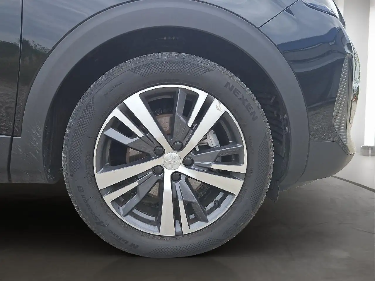 Peugeot 5008 Hybrid 136 Allure Pack — Galería del vehículo 22
