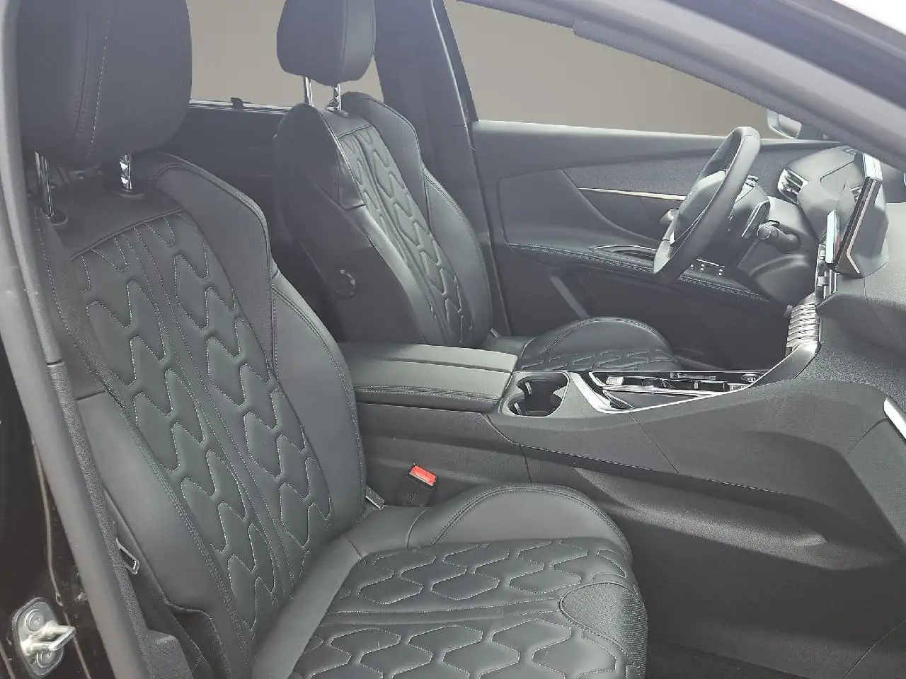 Peugeot 5008 Hybrid 136 Allure Pack — Galería del vehículo 18