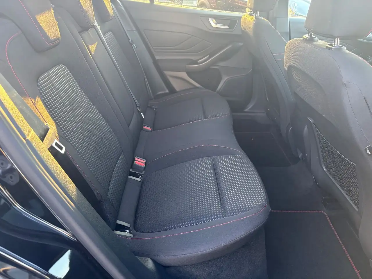 Ford Focus Turnier ST-LineX +LED+SYNC4 — Galerie du véhicule 8