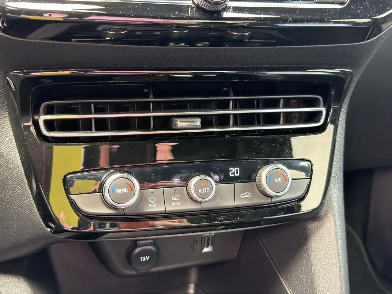 Opel Mokka GS Line 1,2 Turbo Carplay+RFK+LED+LM — Galería del vehículo 19
