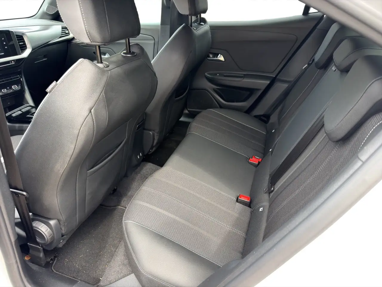 Opel Mokka GS Line 1,2 Turbo Carplay+RFK+LED+LM — Galería del vehículo 11
