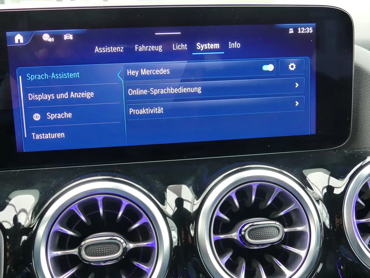 Mercedes-Benz GLA 180 GLA 180 Progressive ++R-Kamera+NightPaket+LED++ — معرض صور السيارة 28