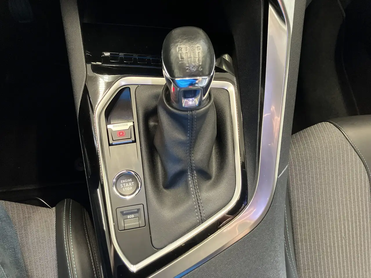 Peugeot 3008 1.2 PureTech 130 Allure Pack ACC+LED+Navi — Galerie du véhicule 13