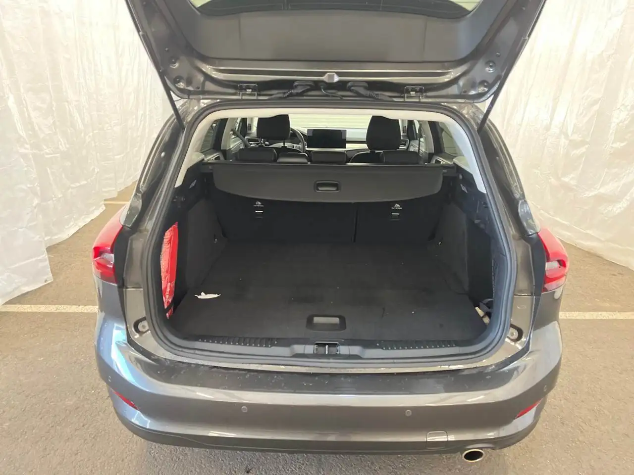 Ford Focus Turnier Titanium AHK/ACC/HEADUP/ERGOSITZE — Galerie du véhicule 13