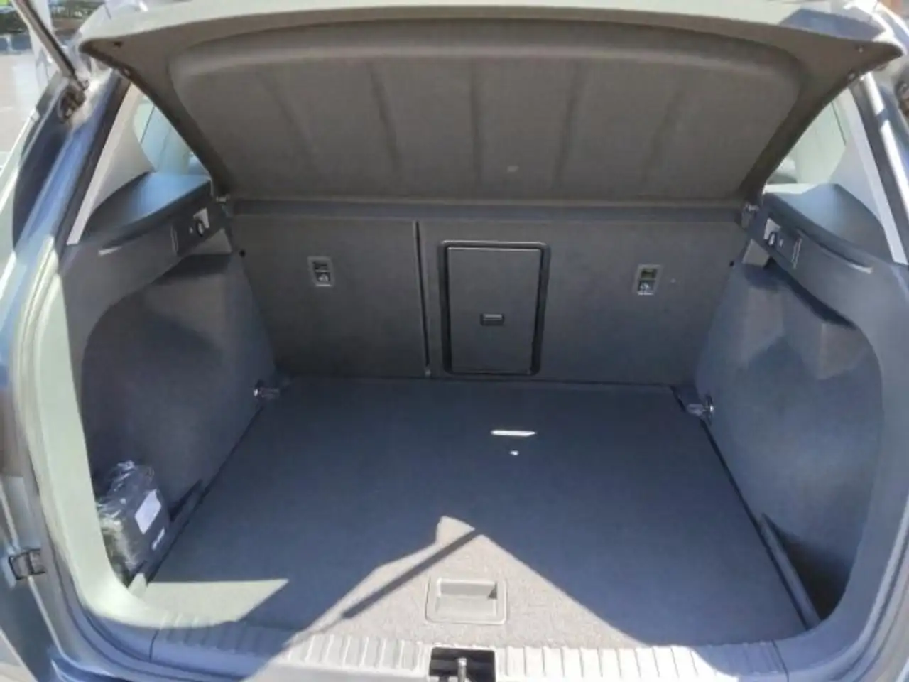 SEAT Ateca ATECA STYLE 1.5 TSI NAVI SITZH. BEHEIZB. LENKRAD — Vehicle gallery 31