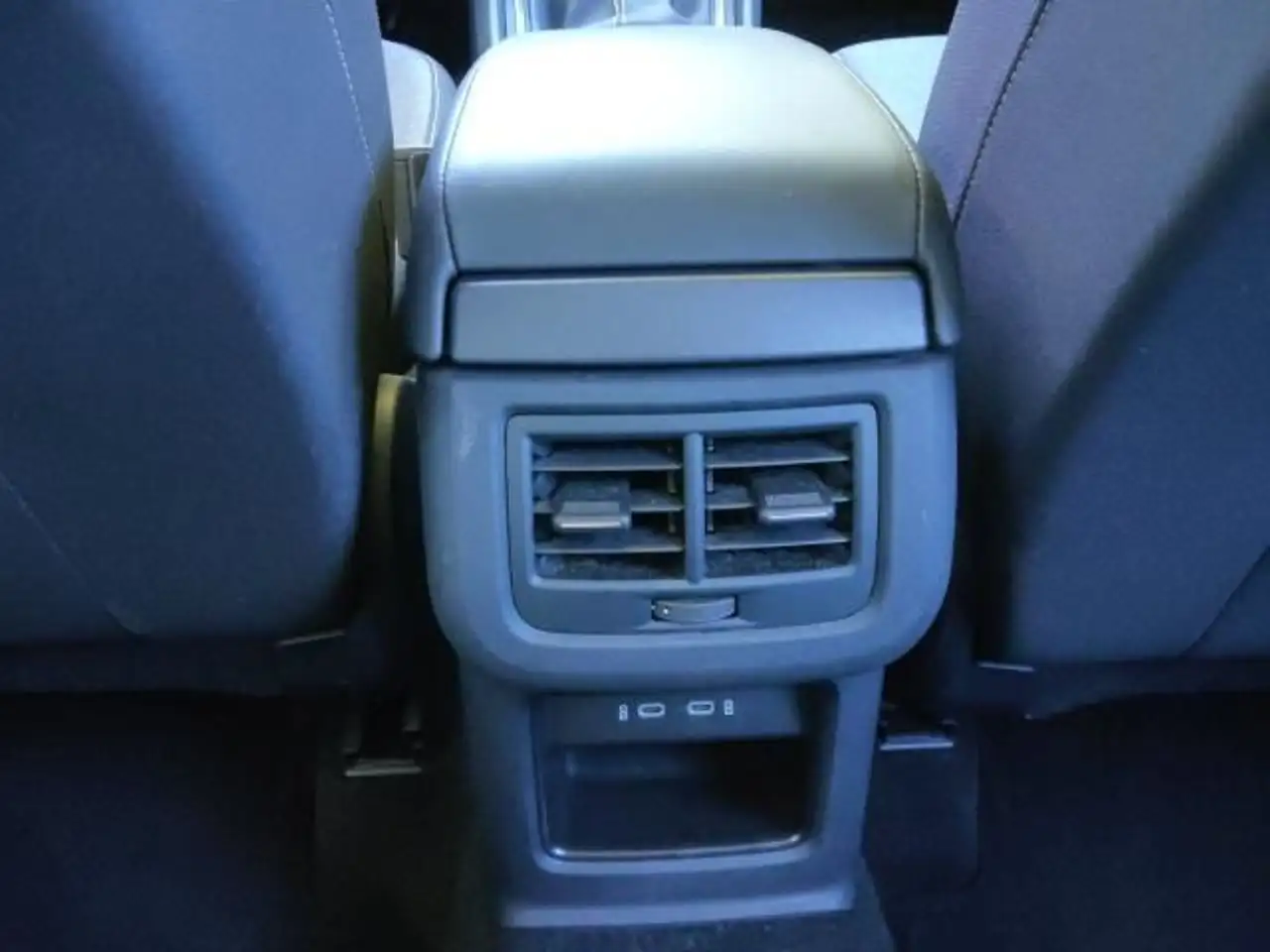 SEAT Ateca ATECA STYLE 1.5 TSI NAVI SITZH. BEHEIZB. LENKRAD — Vehicle gallery 28