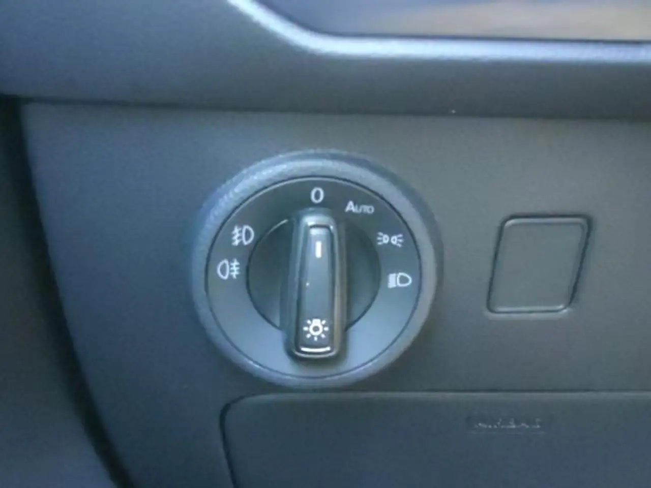 SEAT Ateca ATECA STYLE 1.5 TSI NAVI SITZH. BEHEIZB. LENKRAD — Vehicle gallery 14