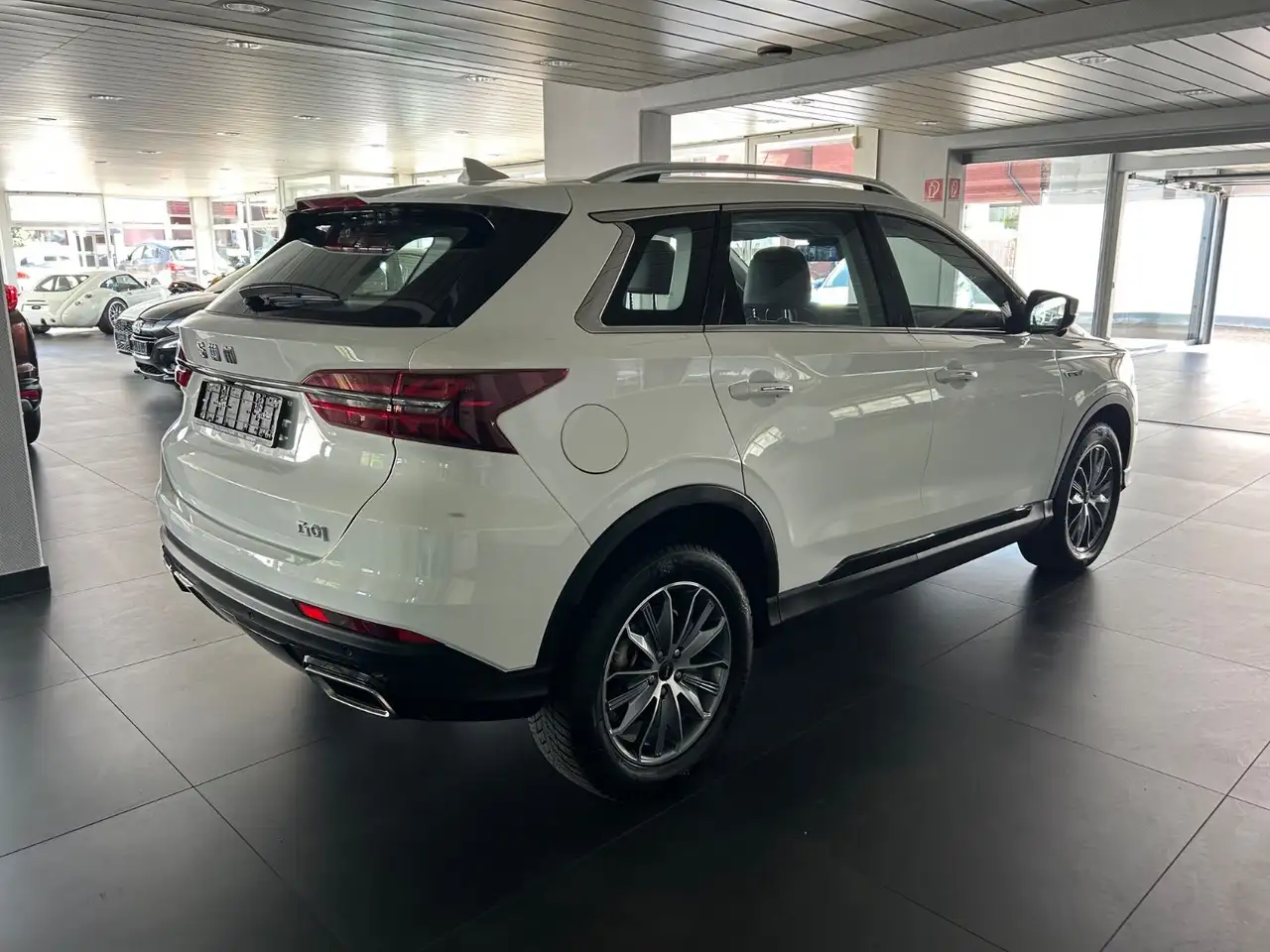 SWM G01 Premium Auto. Pano Leder Navi Kamera — Vehicle gallery 4