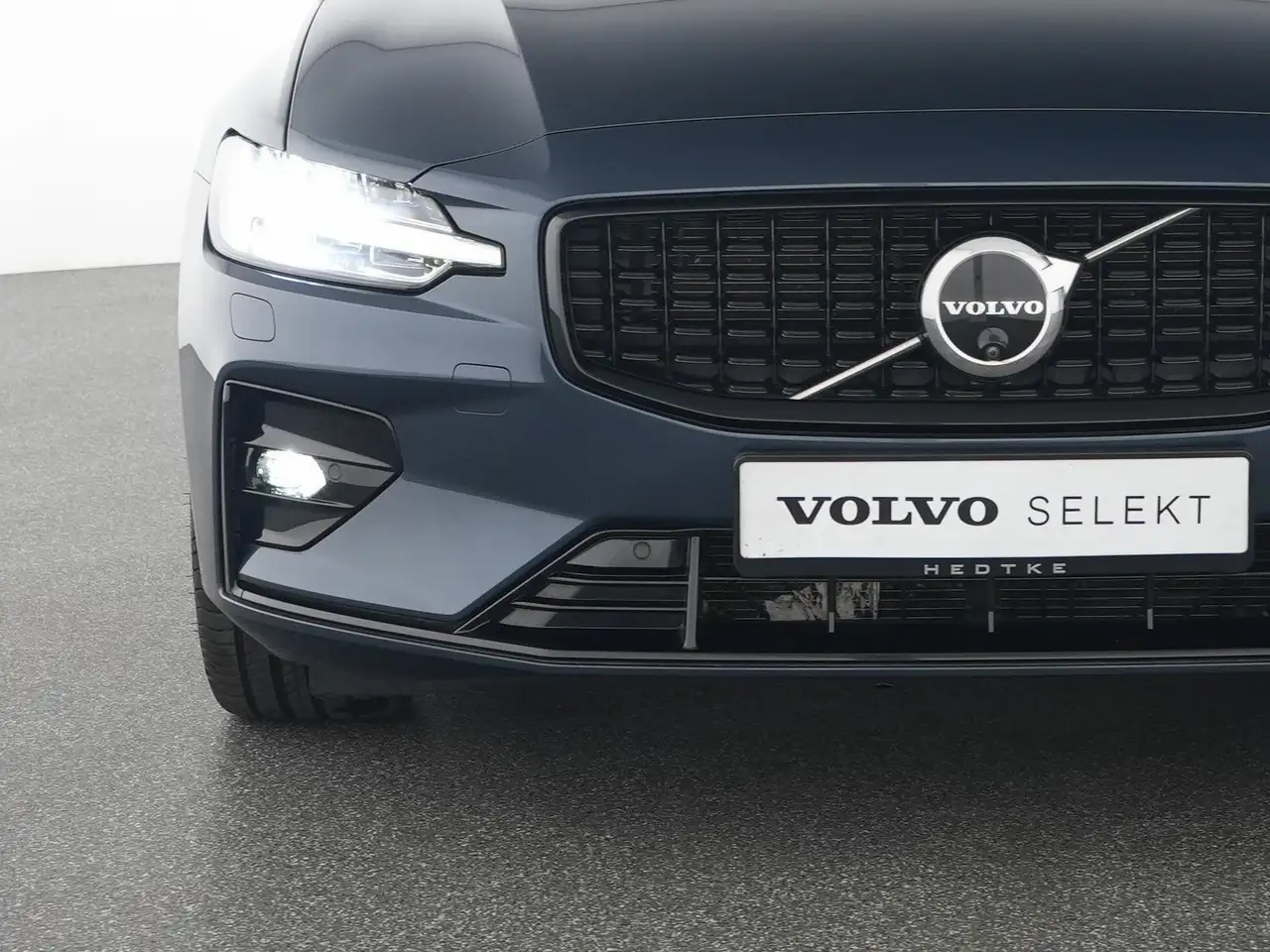 Volvo S60 B5 Benzin AWD Ultimate Dark B&W-SOUND*STHZ — Galería del vehículo 16