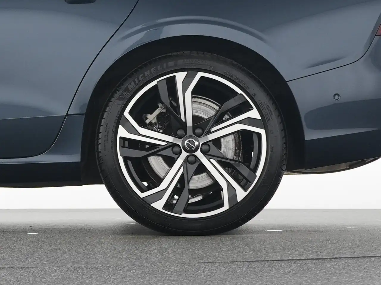 Volvo S60 B5 Benzin AWD Ultimate Dark B&W-SOUND*STHZ — Galería del vehículo 20