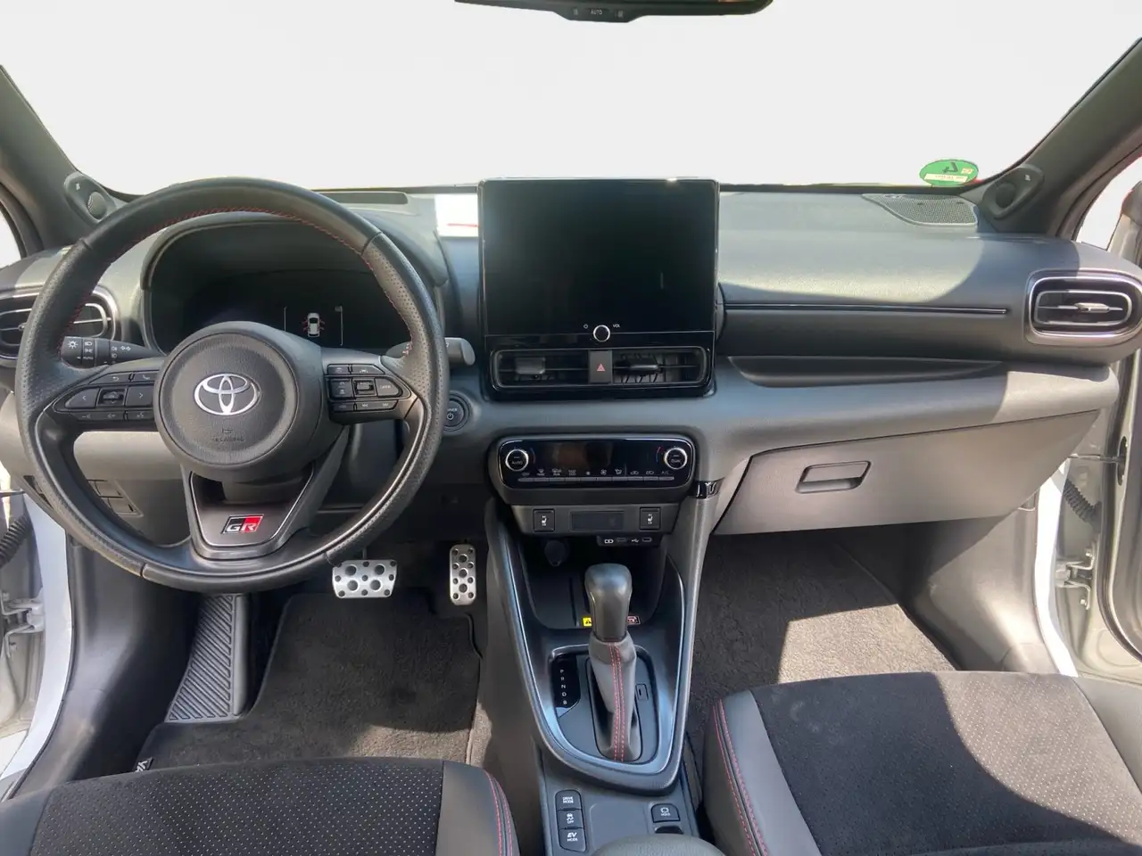 Toyota Yaris 1.5 Hybrid GR Sport 2xKlima ACC AUT HUD — معرض صور السيارة 13