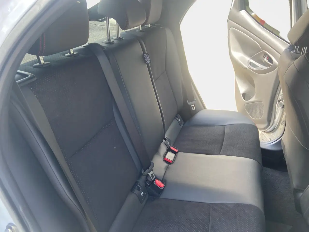 Toyota Yaris 1.5 Hybrid GR Sport 2xKlima ACC AUT HUD — معرض صور السيارة 11