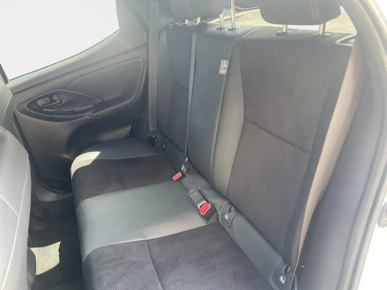 Toyota Yaris 1.5 Hybrid GR Sport 2xKlima ACC AUT HUD — معرض صور السيارة 10