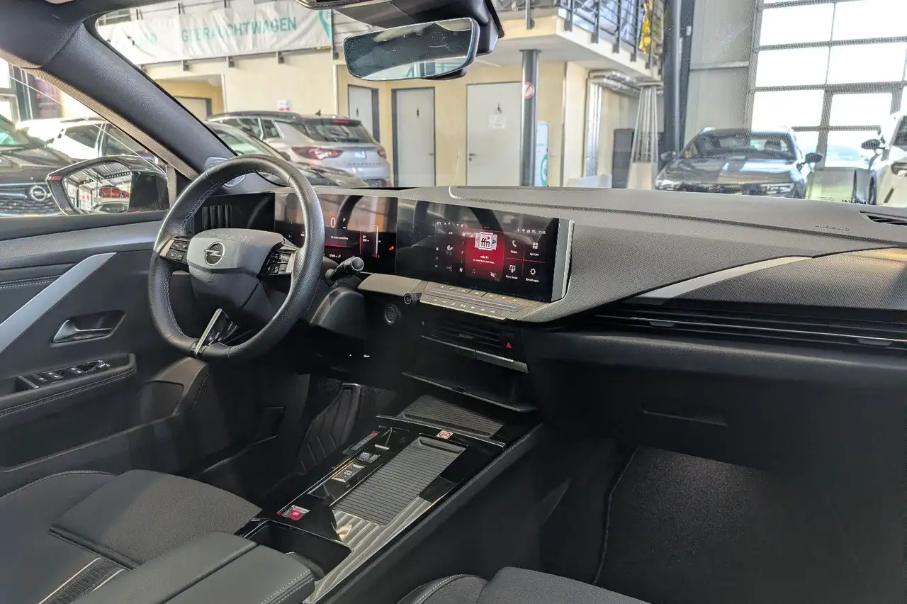 Opel Astra ST 1.2 Turbo GS Autom. *ACC*AHK*Navi* — Galería del vehículo 8