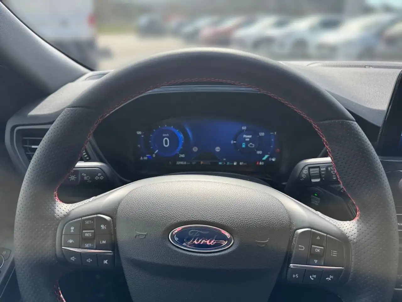 Ford Kuga 2.5 Duratec PHEV ST-LINE X — معرض صور السيارة 12