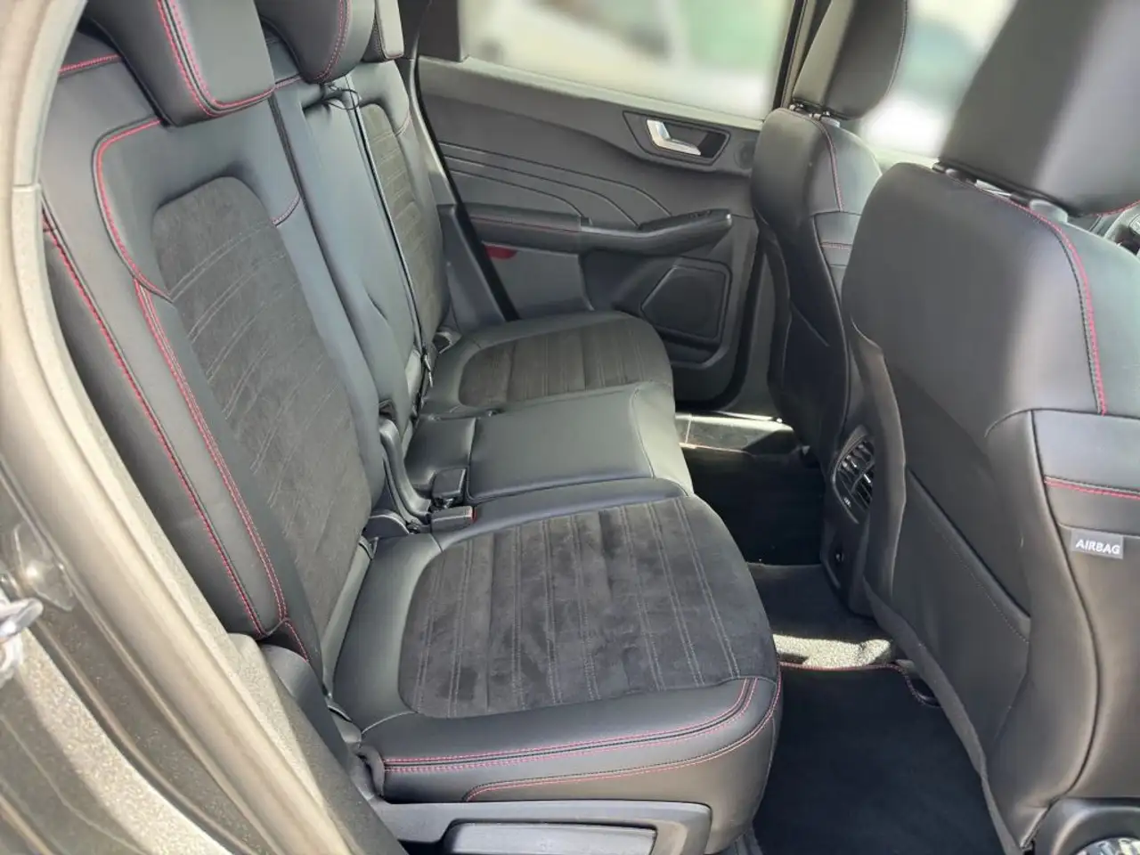 Ford Kuga 2.5 Duratec PHEV ST-LINE X — معرض صور السيارة 14