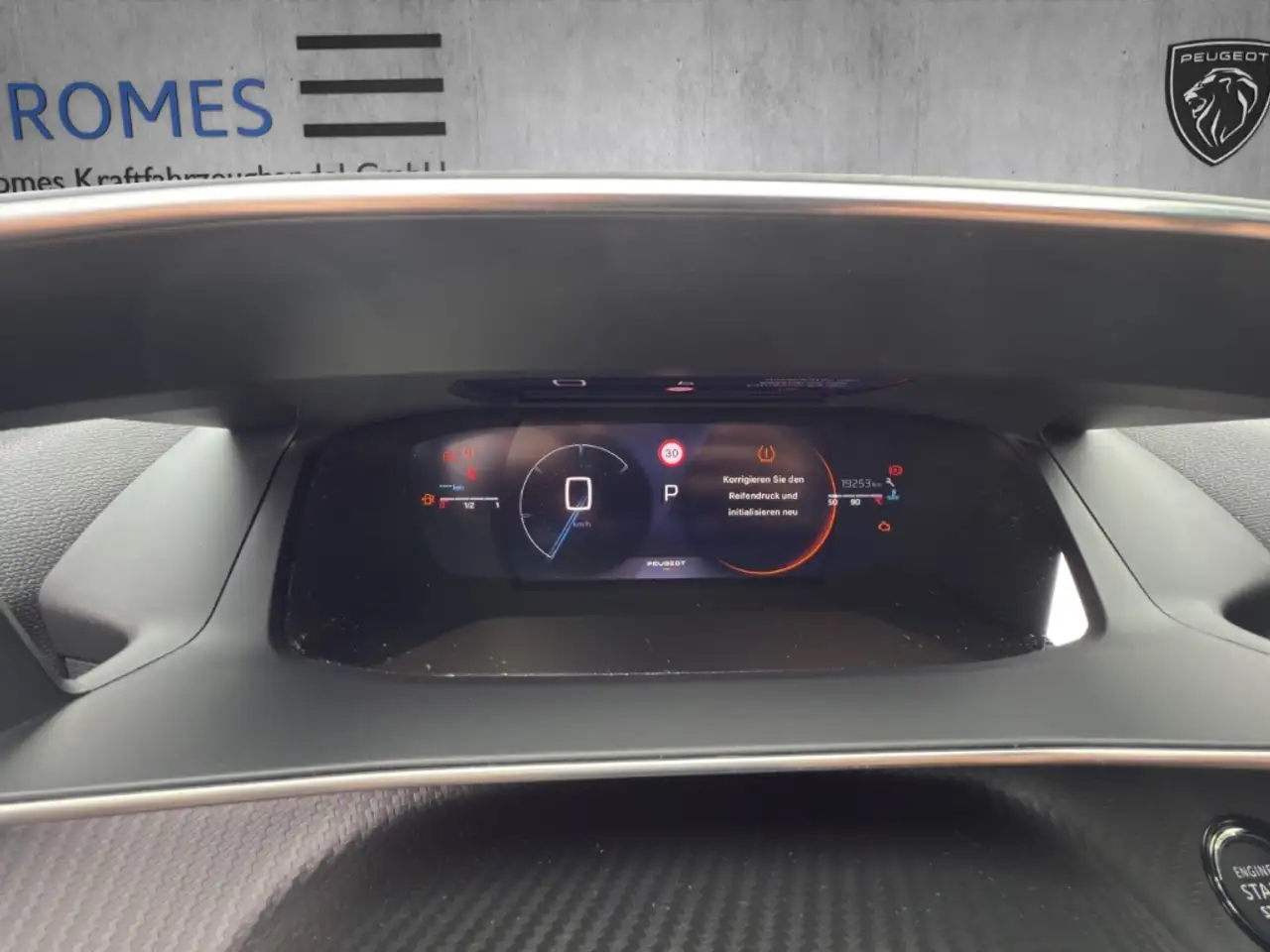 Peugeot 2008 GT PT130 EAT8 Navi LED 360 Kamera Klimaautom Fahre — Galerie du véhicule 15