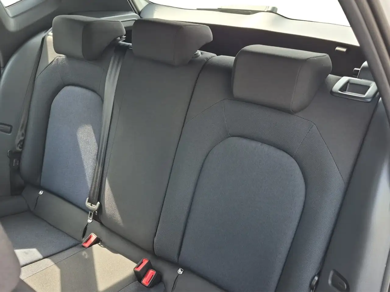 SEAT Arona 1.5 TSI DSG FR VIRTUAL*NAVI*VOLL-LED*TEMP*SHZ*P... — Galería del vehículo 22