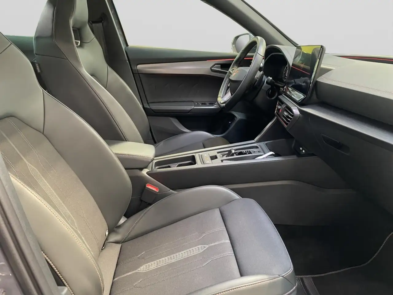 CUPRA Formentor VZ 4Drive Akrapovic, Pano, el. Heckkl. Klima Navi — Vehicle gallery 18