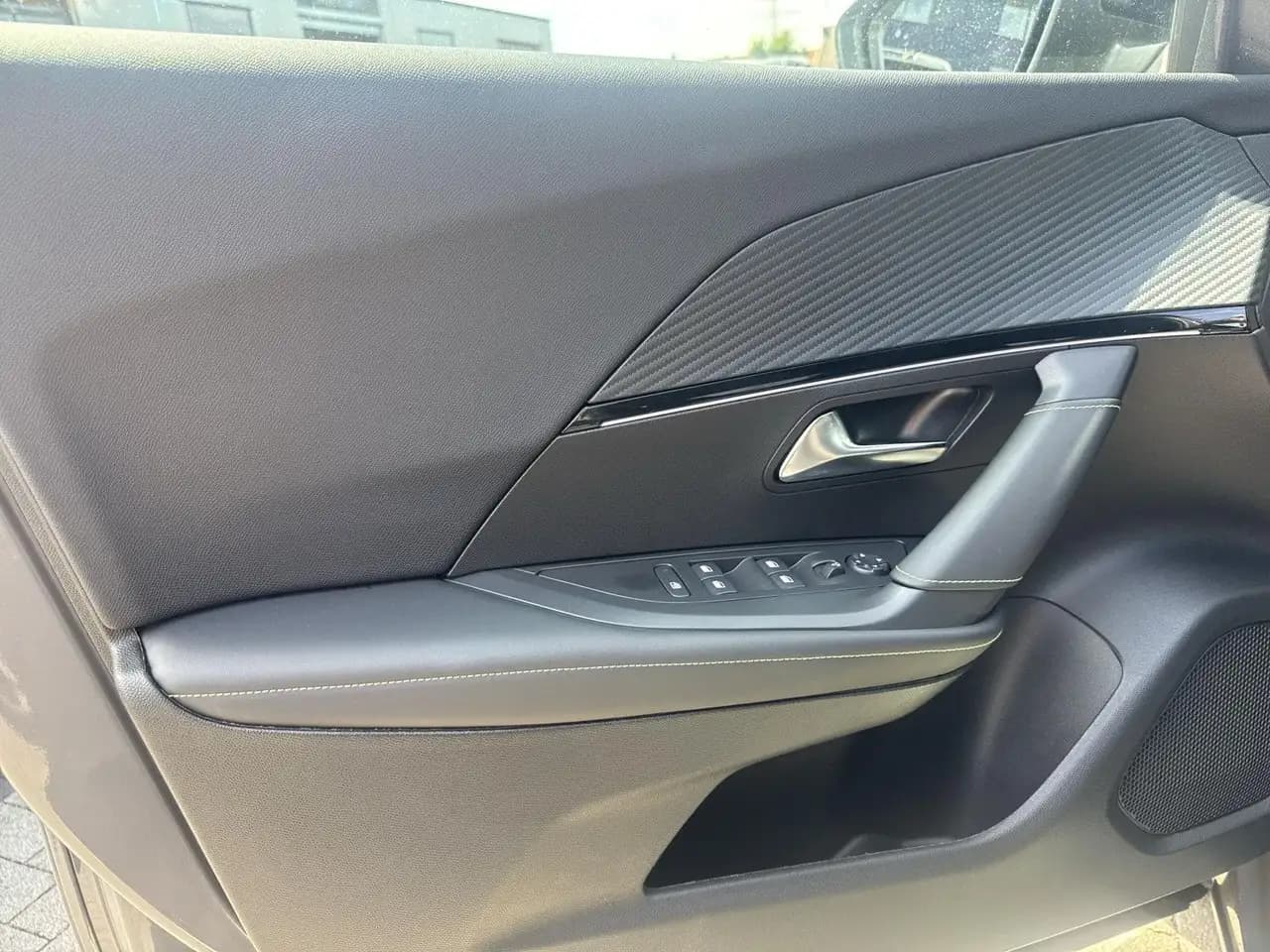 Peugeot 2008 GT Android Auto Metallic — Galería del vehículo 9