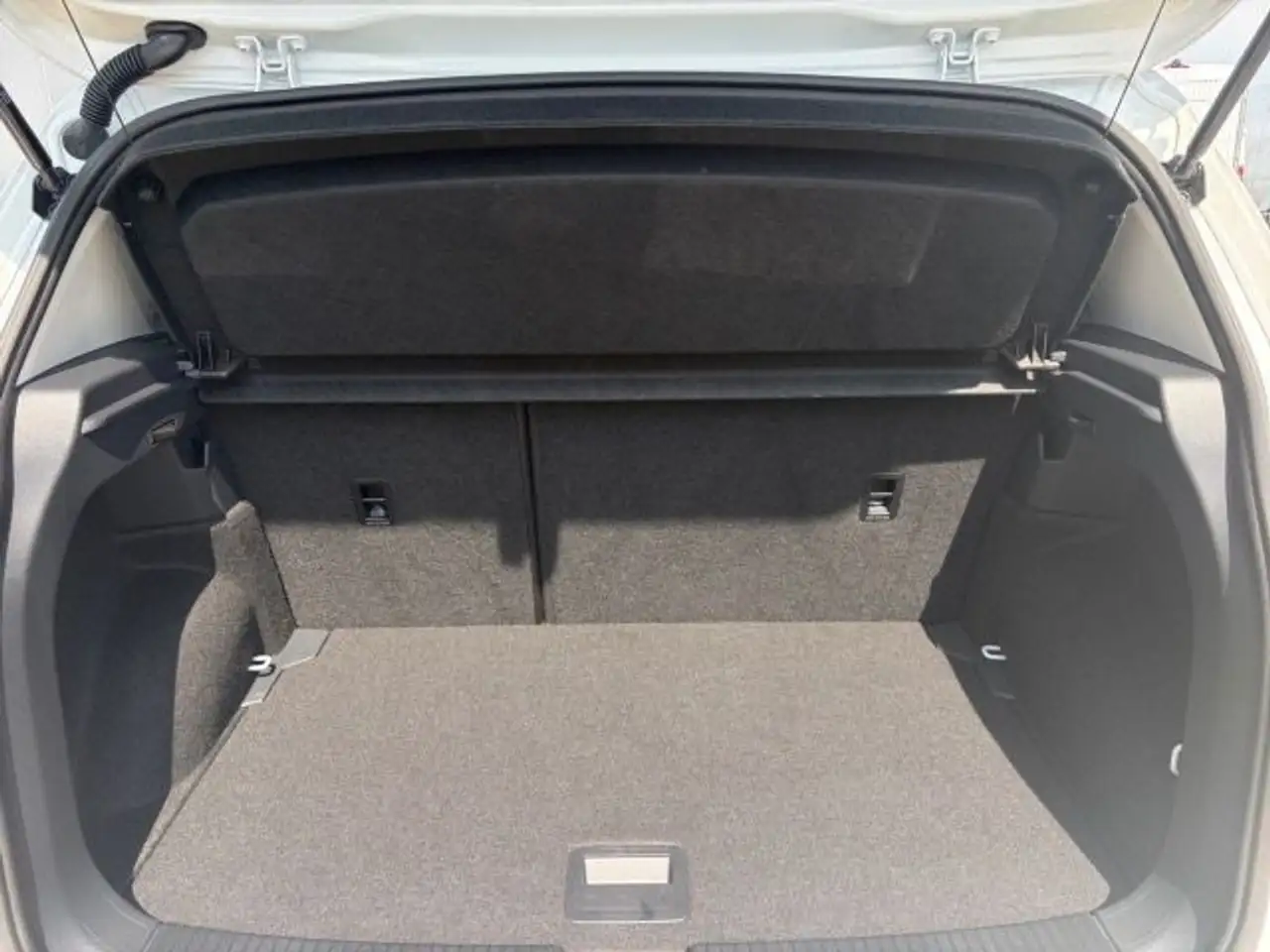 Volkswagen T-Cross 1.0 TSI Life AHK,SHZ.,LM16 — Galería del vehículo 14