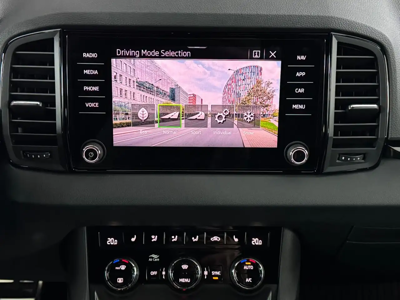 Skoda Karoq Sportline 4x4 TSI DSG Navi|LED|360°|Canton — Vehicle gallery 35
